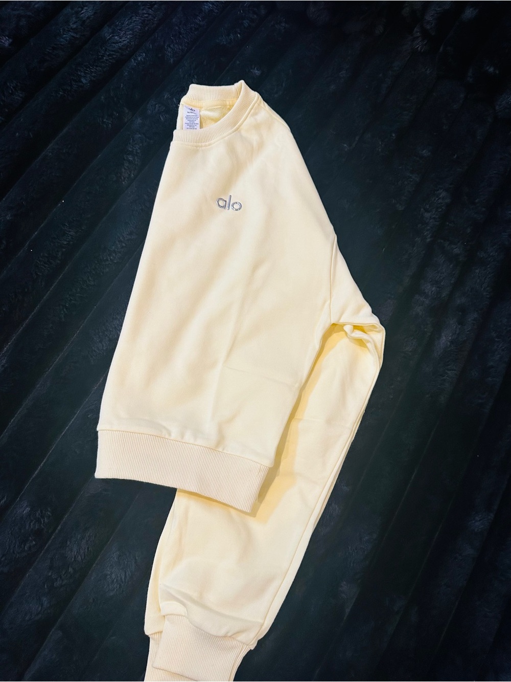 ALO Yoga Pale Yellow Crew Sweatshirt and Shorts Set - Size Medium - Picture 3 of 6
